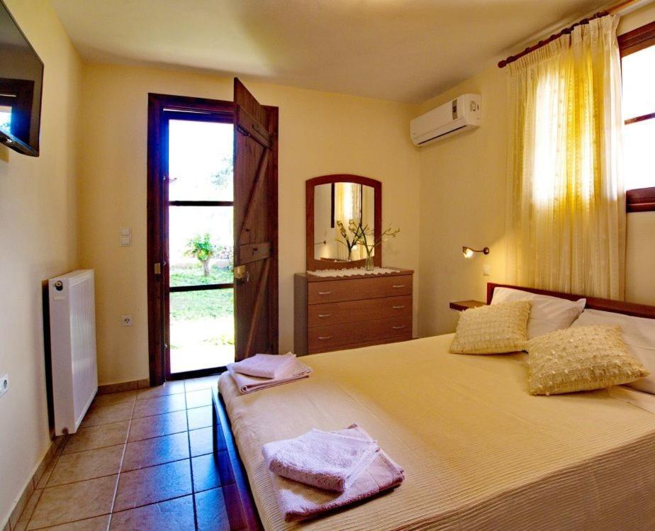 Villa Maragoudi Arménoi Esterno foto